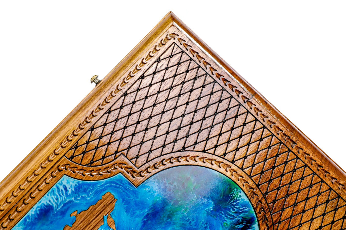 Corner of the lid: faceted lattice, rope border and the edge of the blue epoxy map