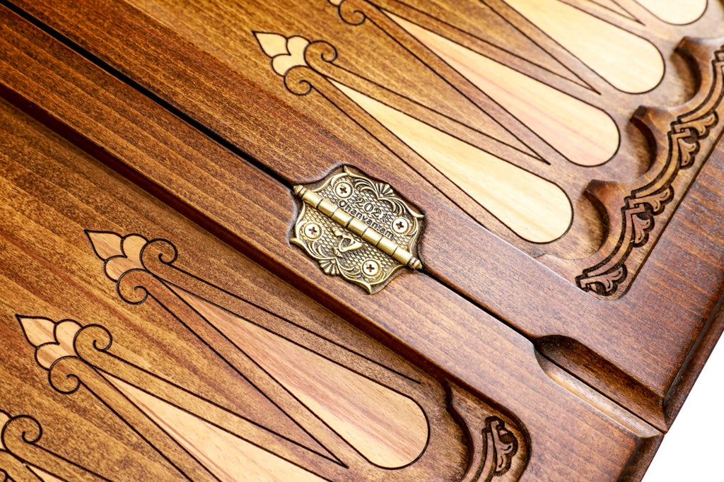 Backgammon Board - Classic Wooden Traditional Minimalist Design - Unumperfectus