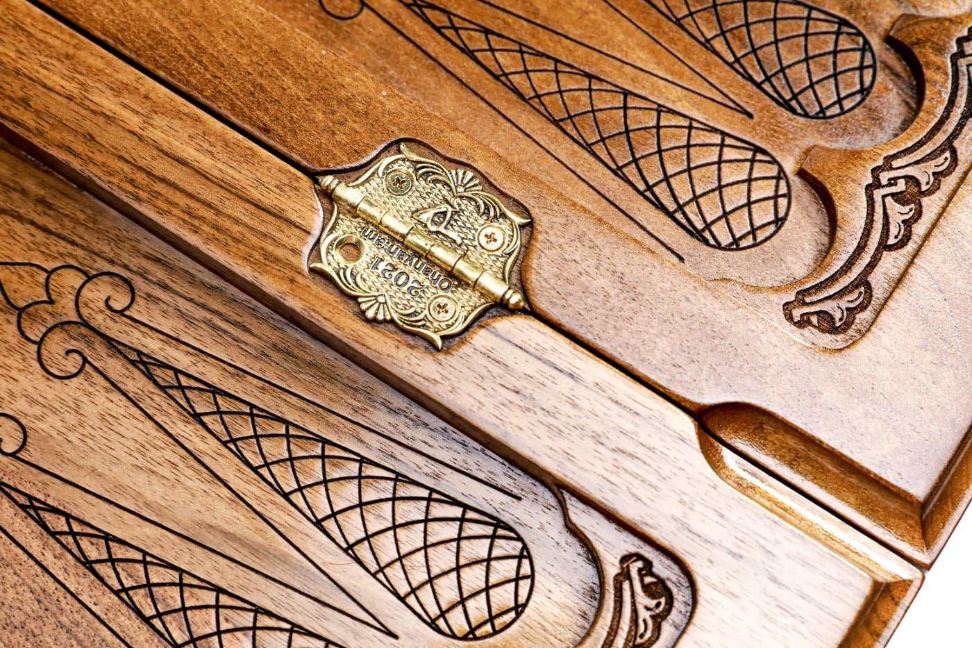 Backgammon Board - Nut Peel & Epoxy - Unumperfectus