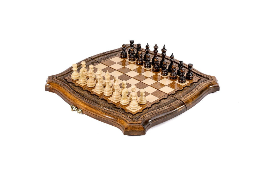 Wooden chess set with contour outline and braided carved border in beech wood — by Hrachya Ohanyan