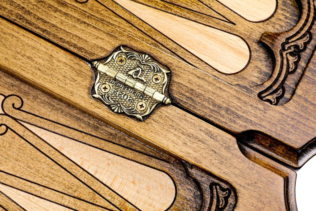 Backgammon Board - Classic Wooden Design with Contour Outline - Unumperfectus