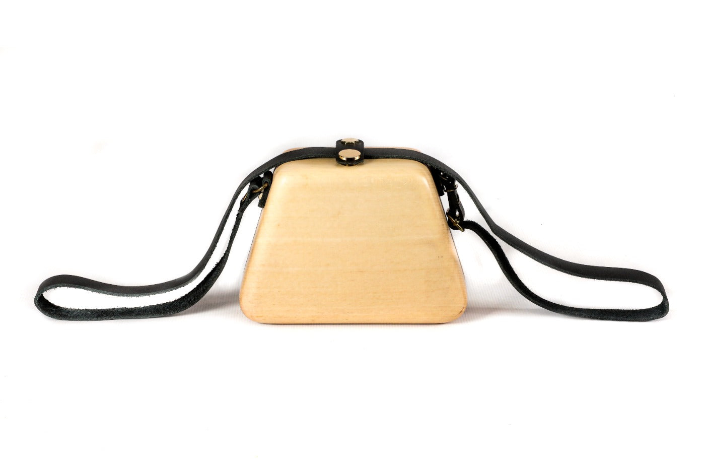 Handmade wooden handbag — grain close-up