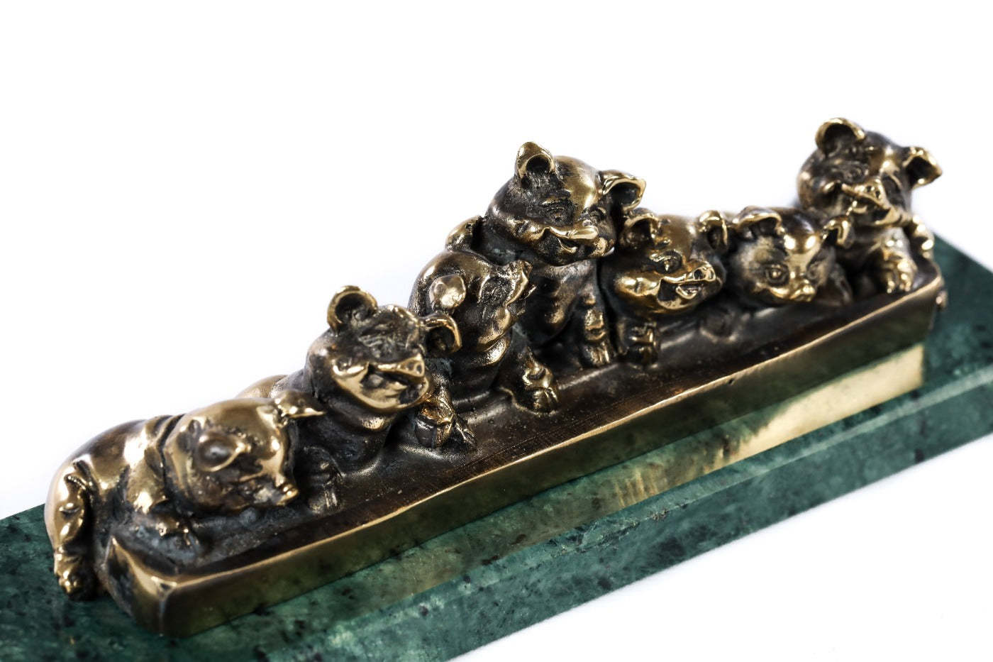 Handmade bronze piglets figurine — close-up