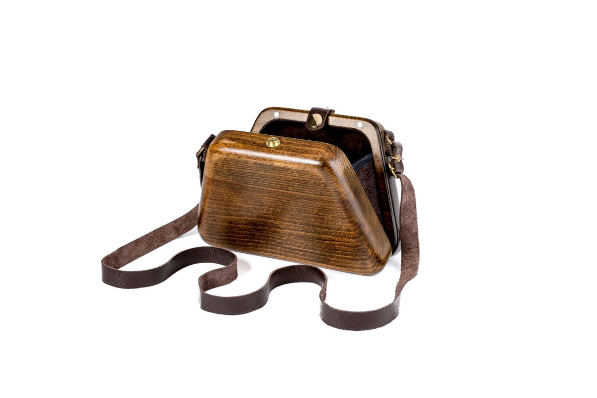 Handmade wooden handbag — grain close-up