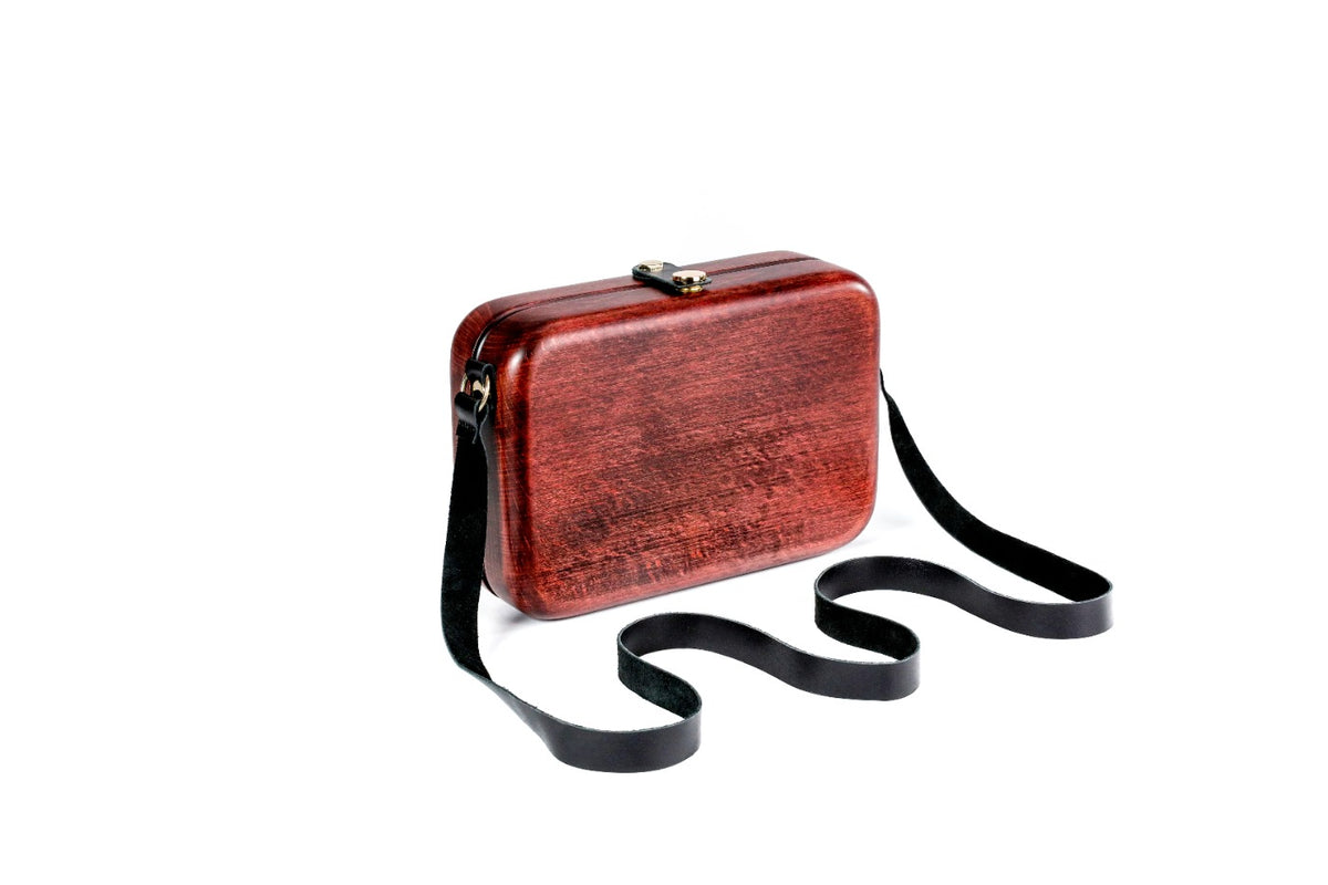 Handmade wooden handbag — grain close-up