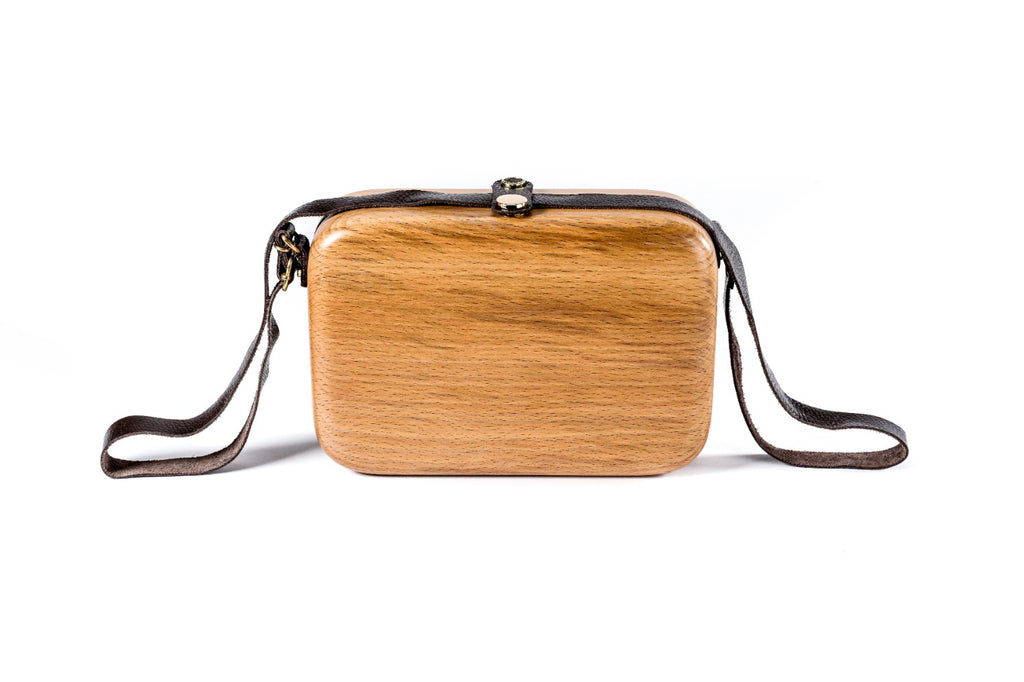 Rectangular wooden handbag in natural wood — detail view