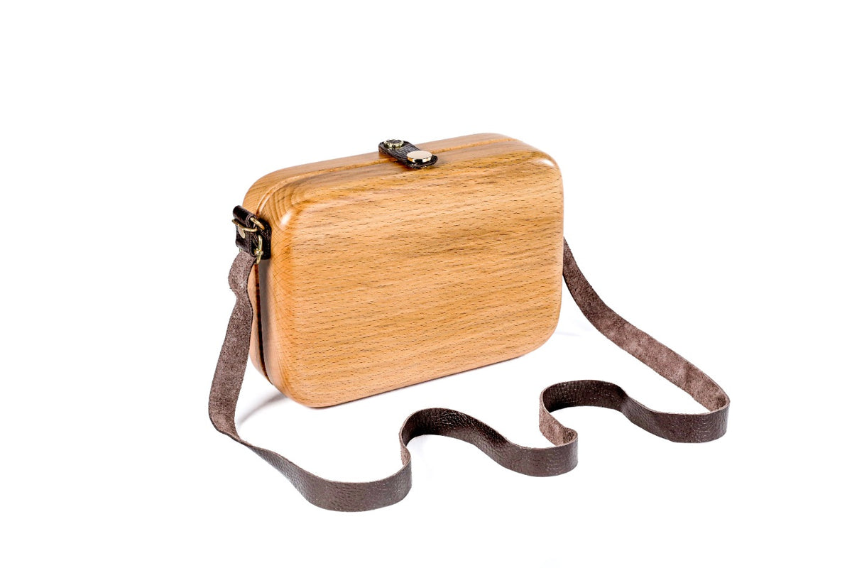 Handmade wooden handbag — grain close-up