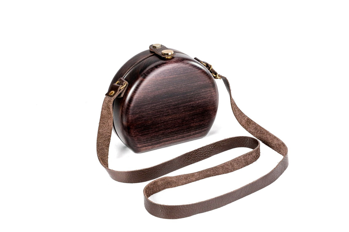 Handmade wooden handbag — grain close-up