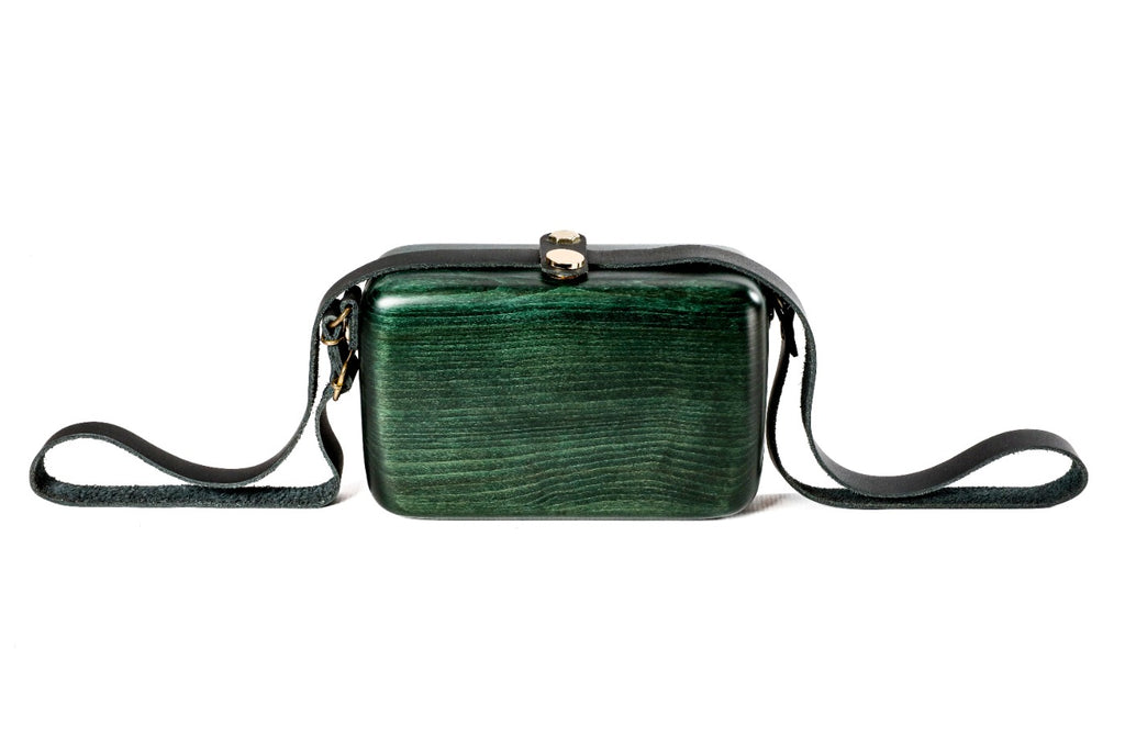 Rectangular wooden handbag in bottle green — detail view