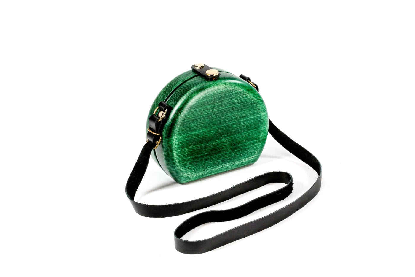 Round wooden handbag in emerald green — detail view