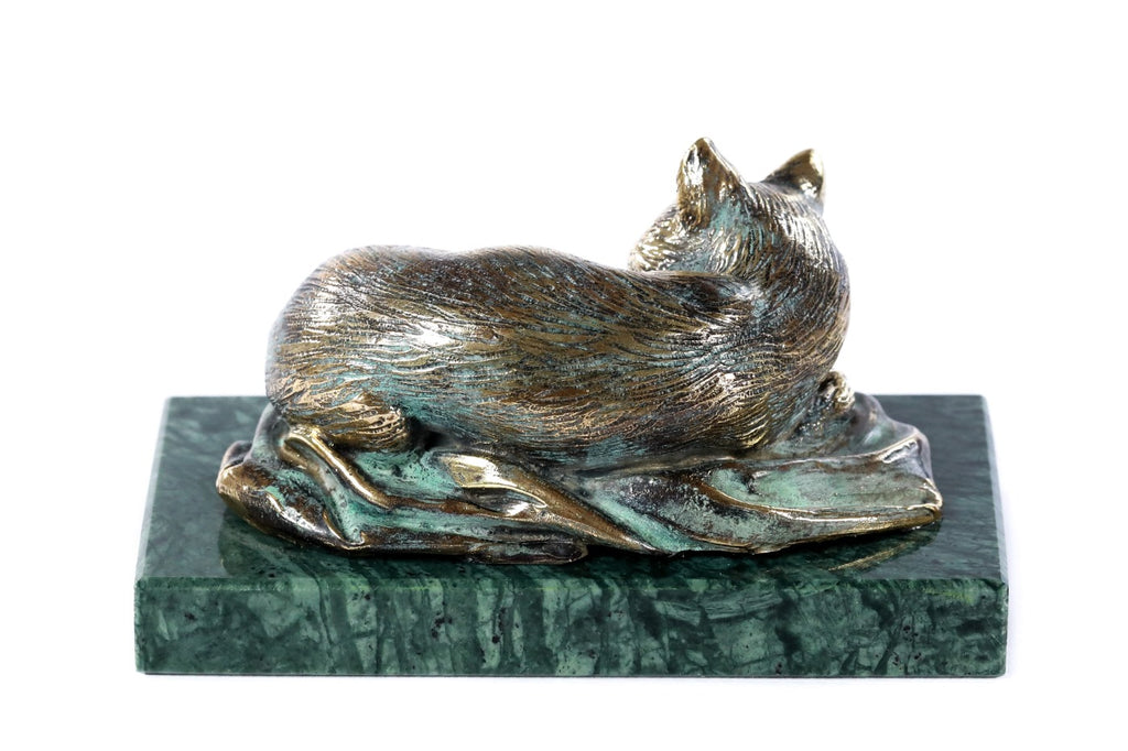 Bronze cat sculpture with Indian marble — detail