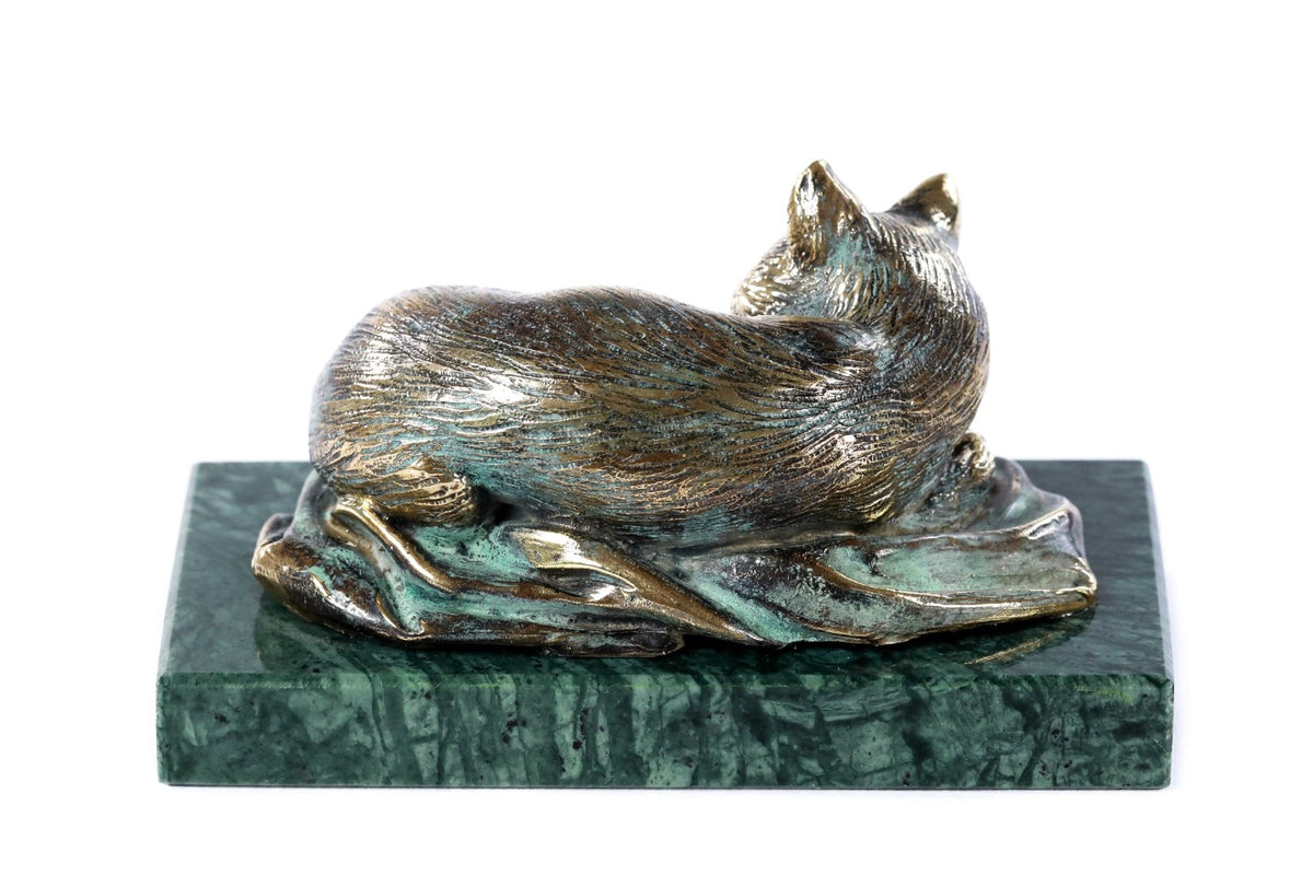 Bronze cat sculpture with Indian marble — detail