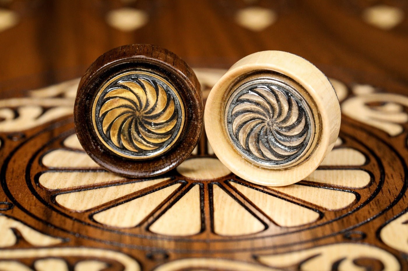 Sassoun Tanz Backgammon-Brett mit Intarsien & urheberrechtlich geschützter Ararat-Umrisse – 60 cm | 23.6"