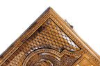 Classic Horse backgammon board - detail of the wood grain and finish