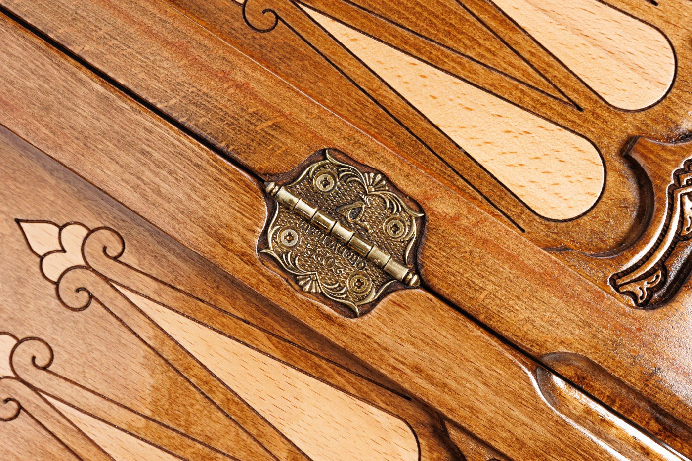 Classic Horse Wooden Backgammon Board - Unumperfectus