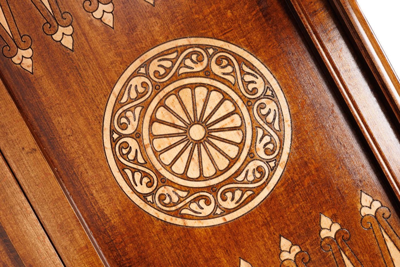 Backgammon Board - Classic Sail Wooden Design with Braid Motifs - Unumperfectus