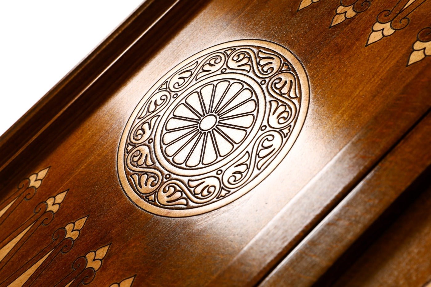 Classic Horse Wooden Backgammon Board - Braid Motifs - Unumperfectus