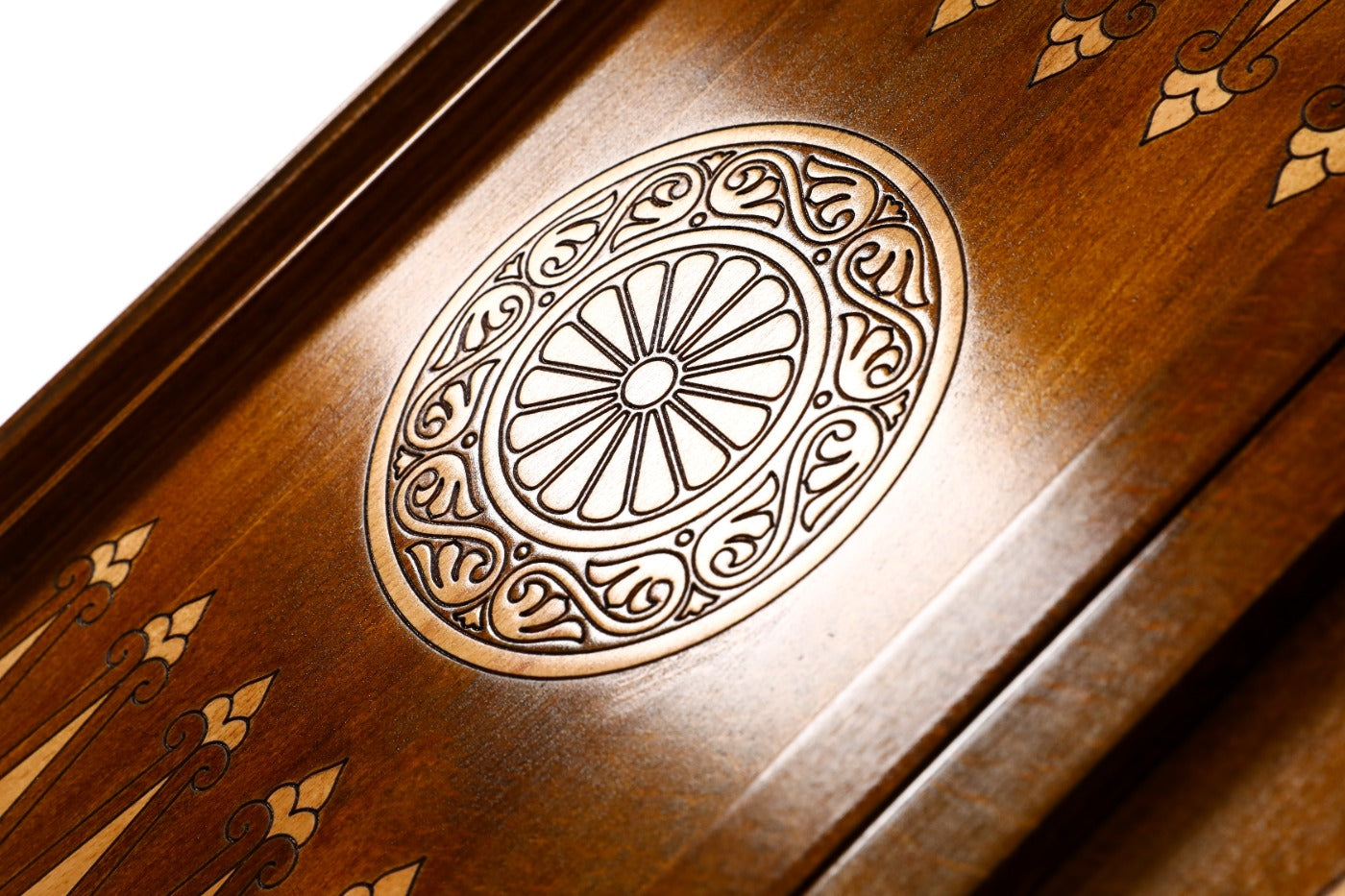 Classic Horse Wooden Backgammon Board - Braid Motifs - Unumperfectus