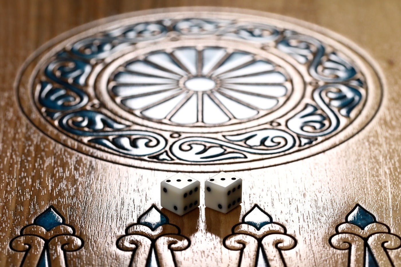 Backgammon Board - Coat of Arms of Armenia Epoxy Braid Motif - Unumperfectus