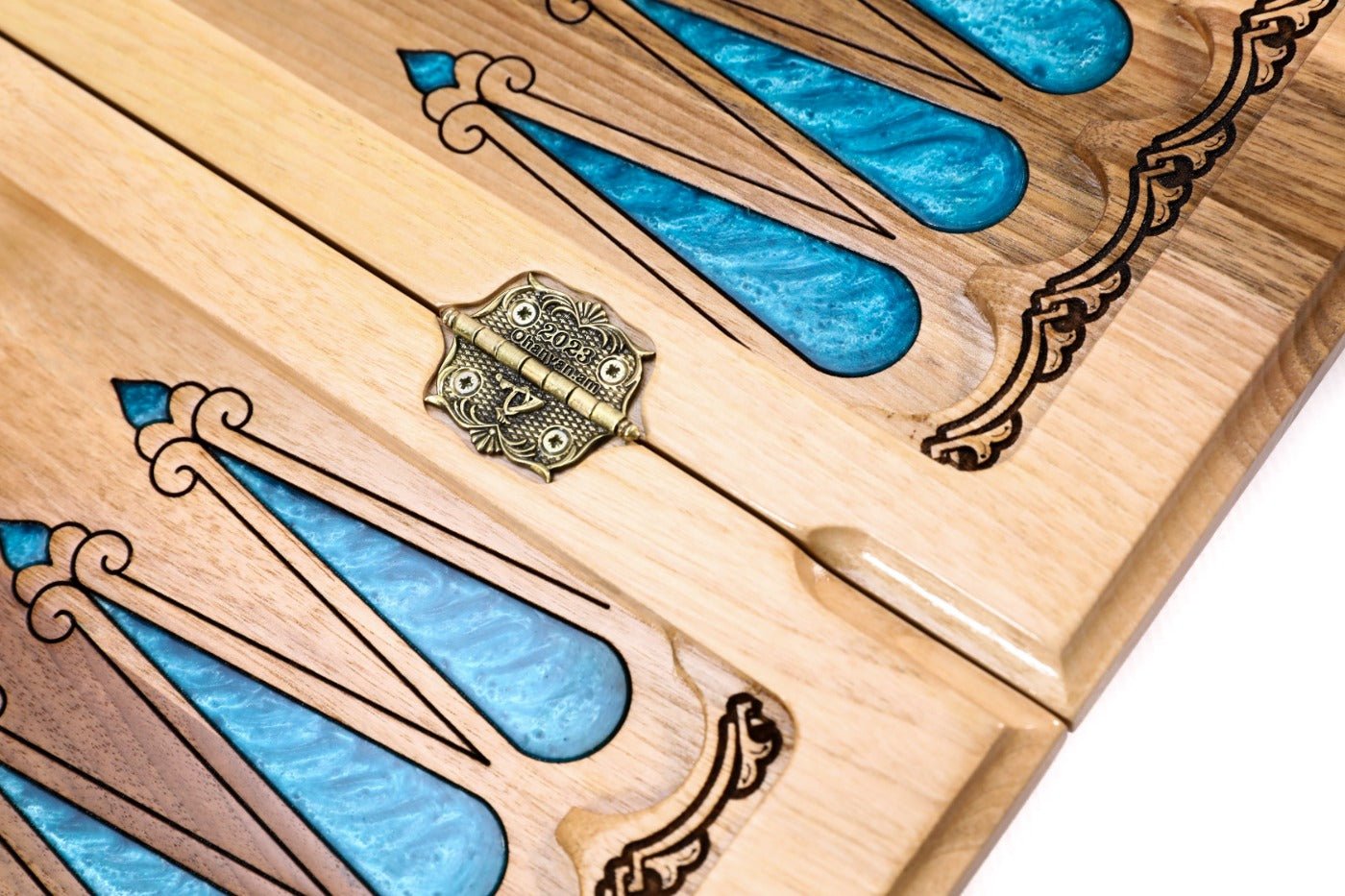 Backgammon Board - Coat of Arms of Armenia Epoxy Braid Motif - Unumperfectus