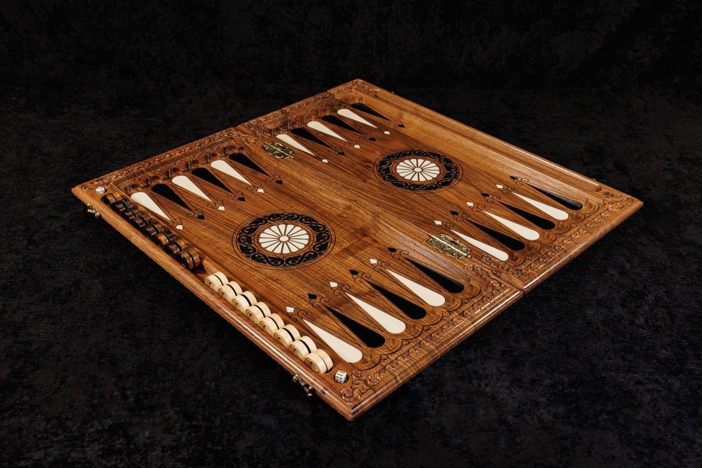 Schach-Backgammon-Brett mit Ziergeflecht und Epoxidharz 70 cm | 27.5"