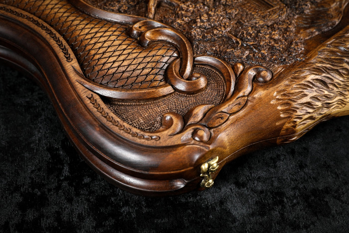 Scroll frame and lattice at the corner of the lid with the carved tree foliage, close-up