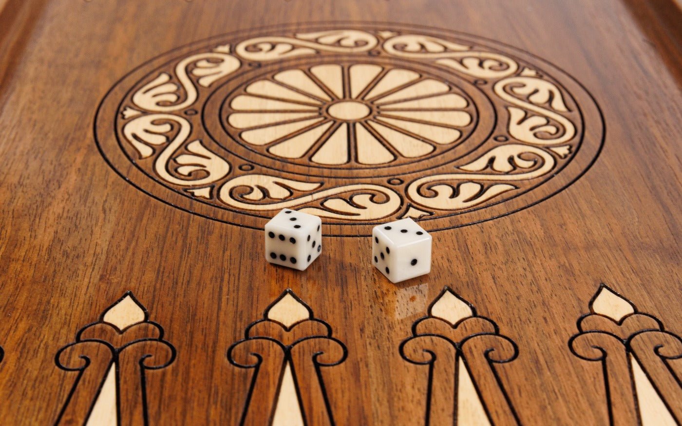 Hand Carved Luxury Chess Set & Backgammon With Ornamental Braid 60 cm | 23.6" - Unumperfectus