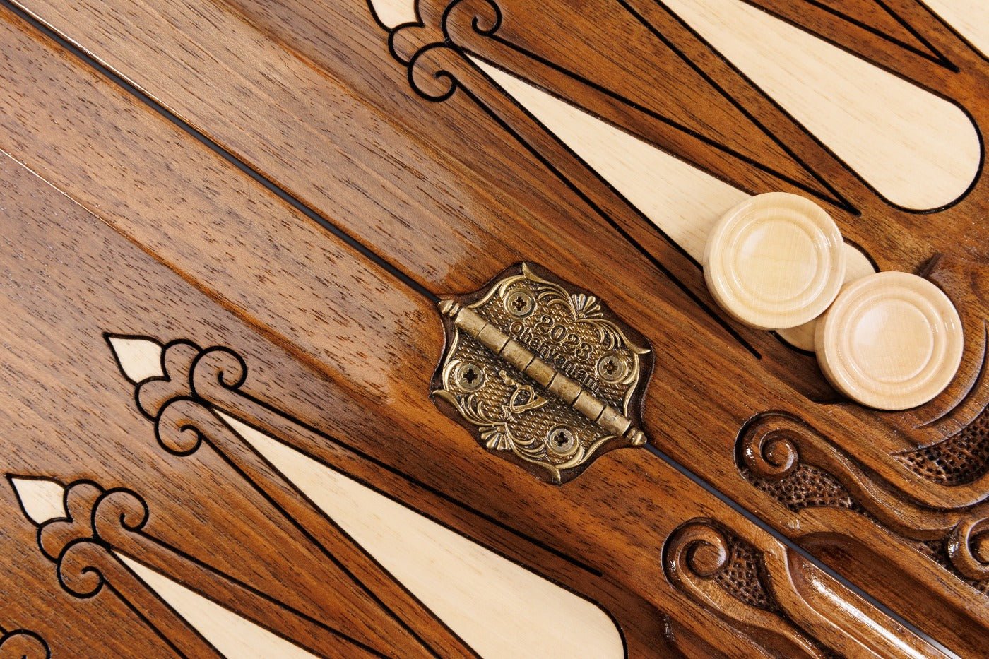 Hand Carved Luxury Chess Set & Backgammon With Ornamental Braid 60 cm | 23.6" - Unumperfectus