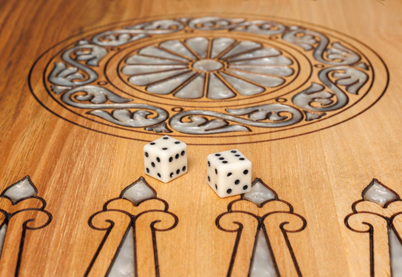 Backgammon Board - Incrustation & Epoxy - Unumperfectus