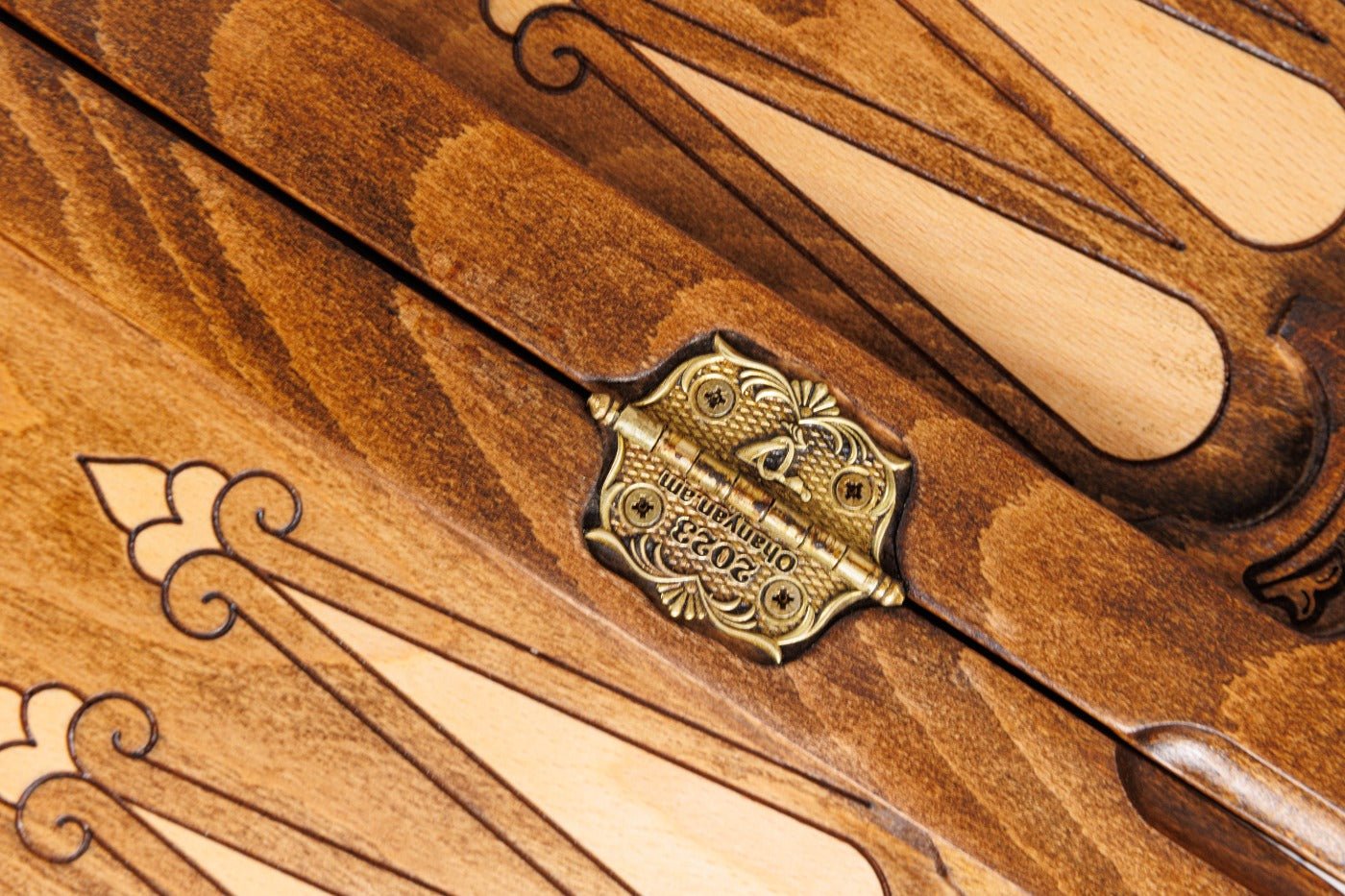 Backgammon Board - Pomegranate - Unumperfectus