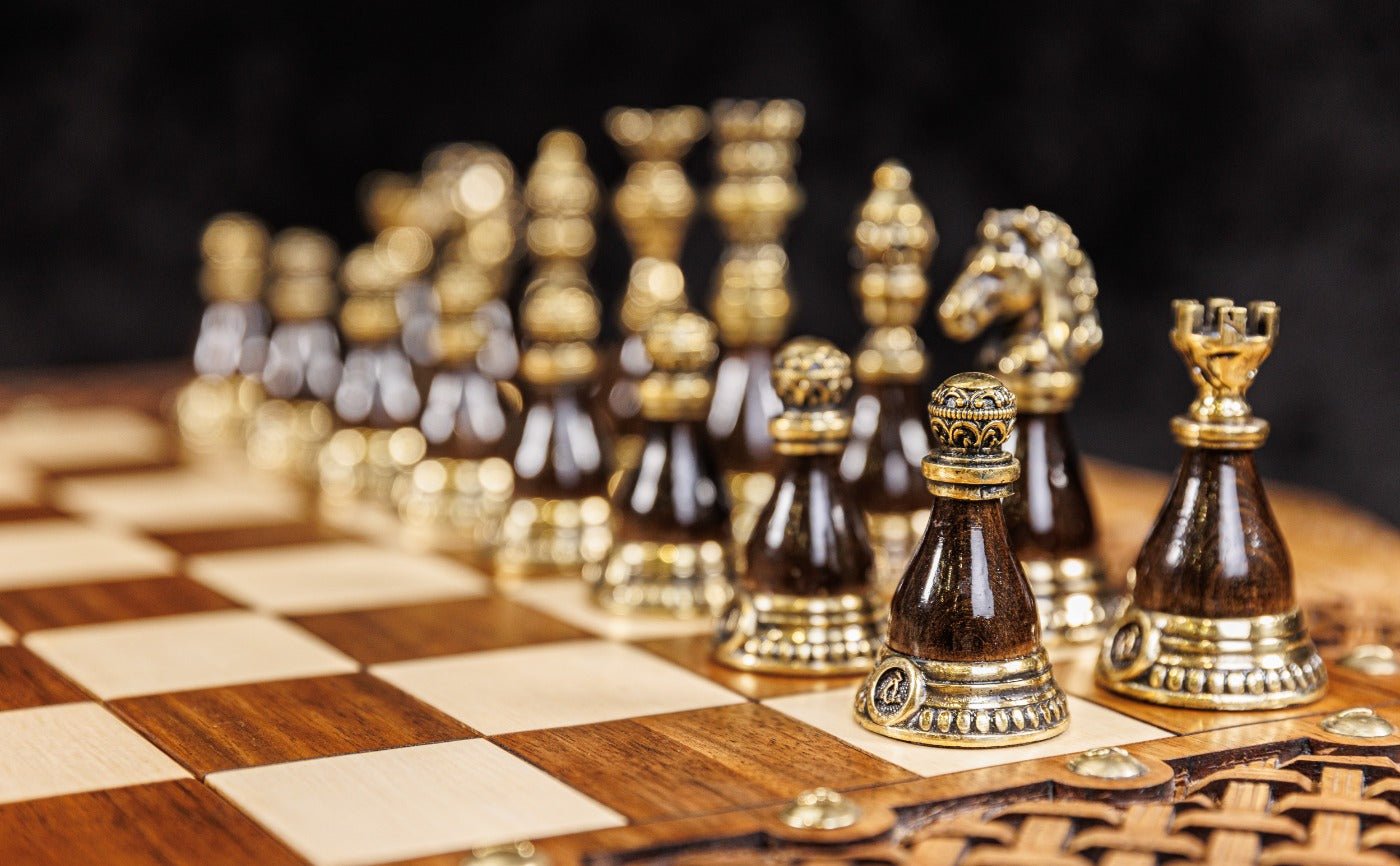 Chess Set & Backgammon Board - Ornamental Braid Pattern 60cm | 23.6" - Unumperfectus