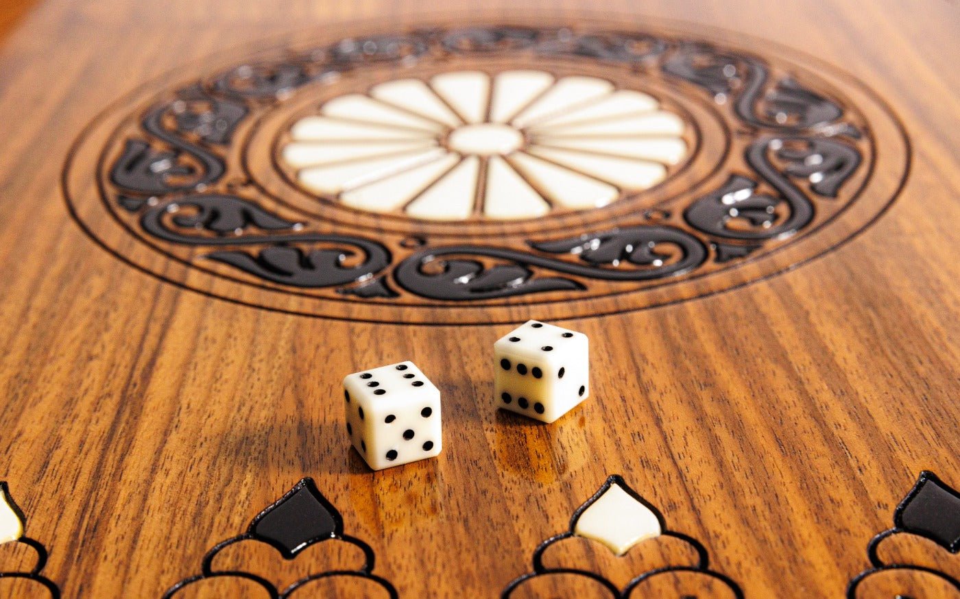 Luxury Wooden Chess Set & Backgammon Ornamental Braid 70 cm / 27.5" - Unumperfectus