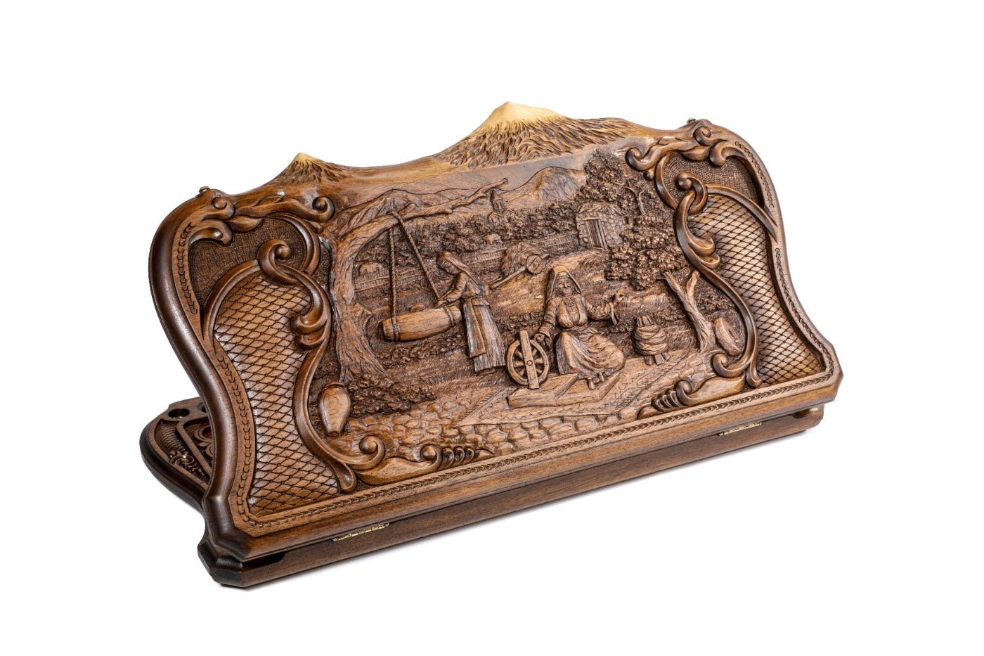 Closed "Rural Scene" backgammon board featuring delicate wood incrustation and the Ararat outline.