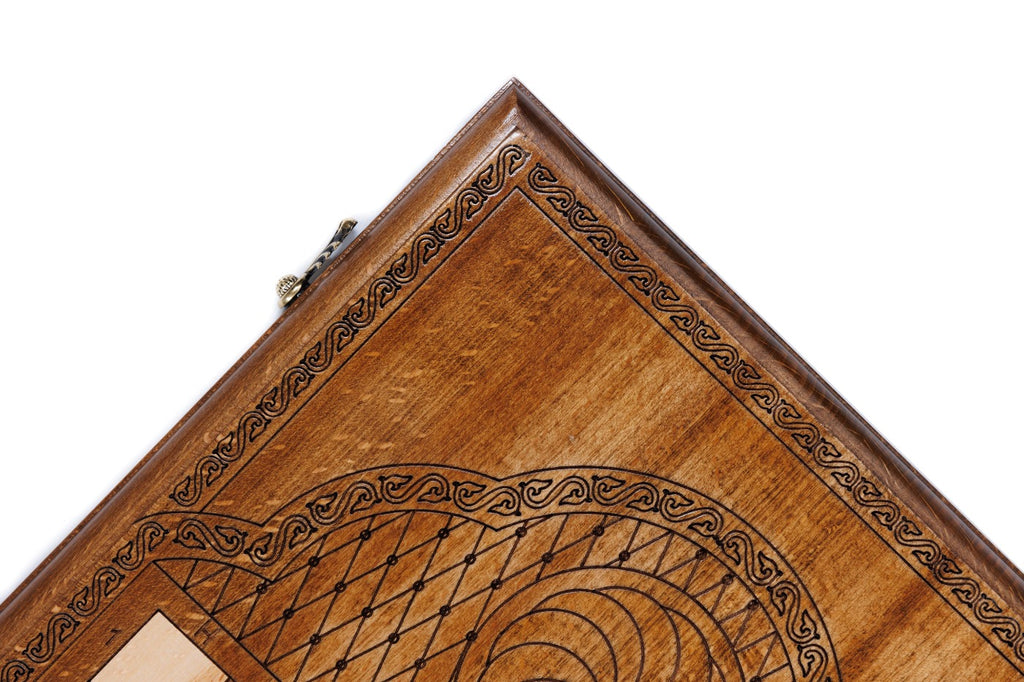 Corner of the lid: faceted lattice, rope border and lobed cartouche on the classic outline board