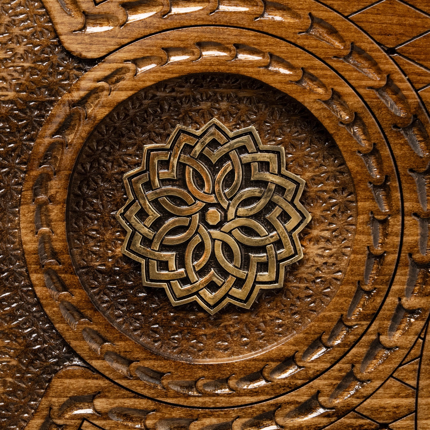 Luxury Backgammon Set – Ornate Carved Design - Unumperfectus