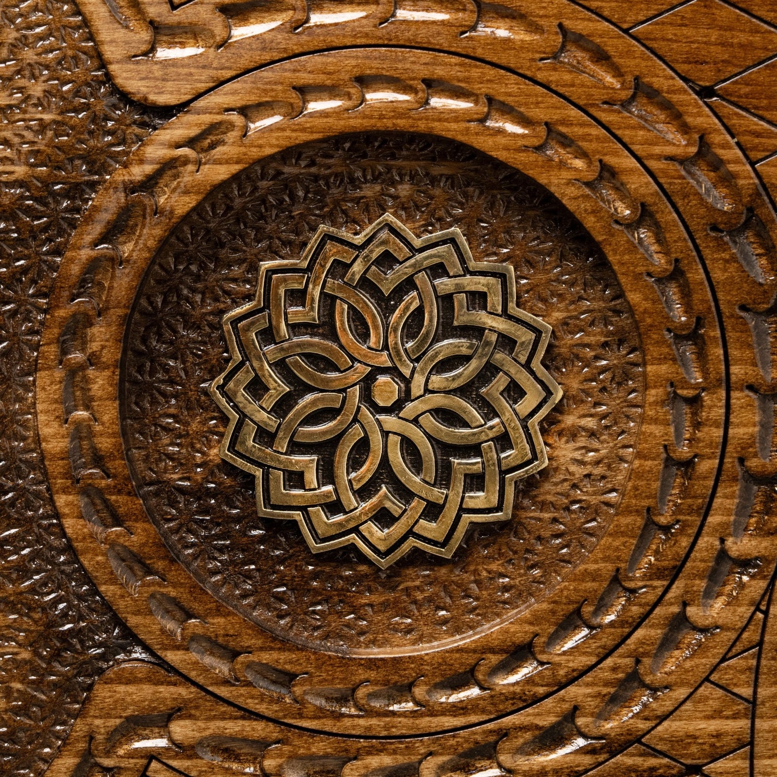 Luxury Backgammon Set – Ornate Carved Design - Unumperfectus