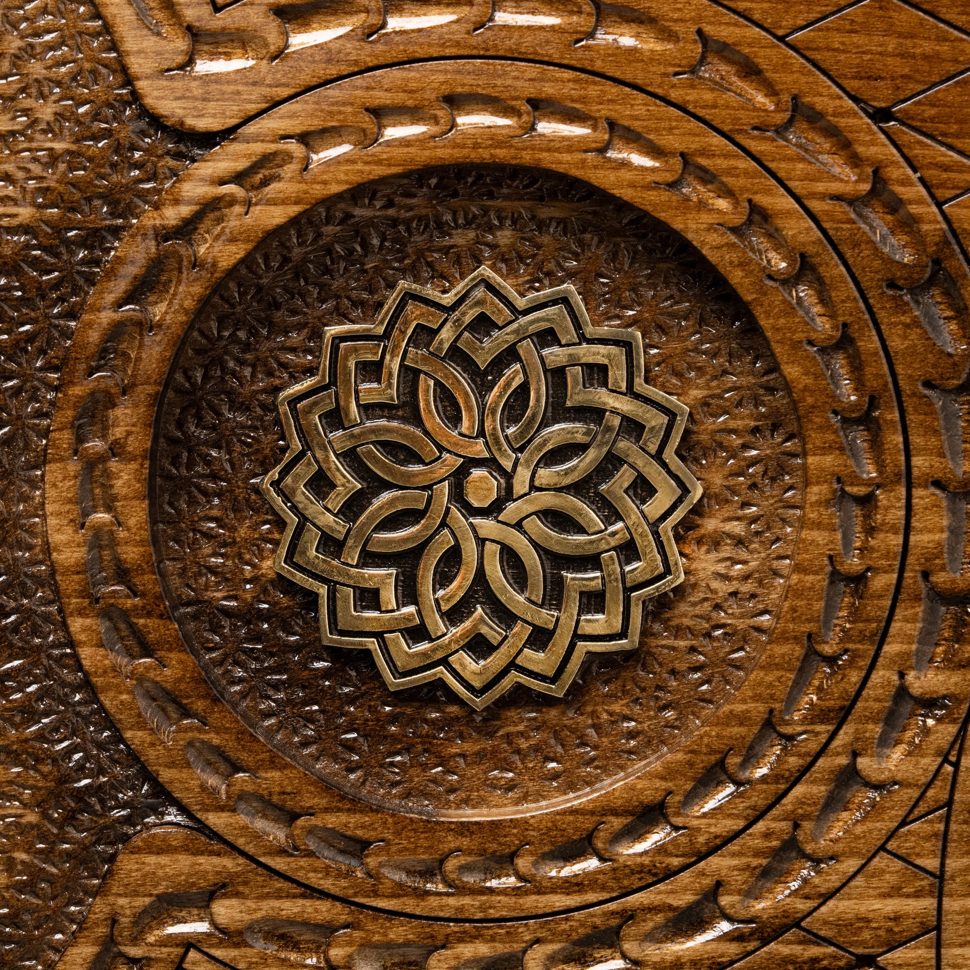 Luxury Backgammon Set – Ornate Carved Design - Unumperfectus
