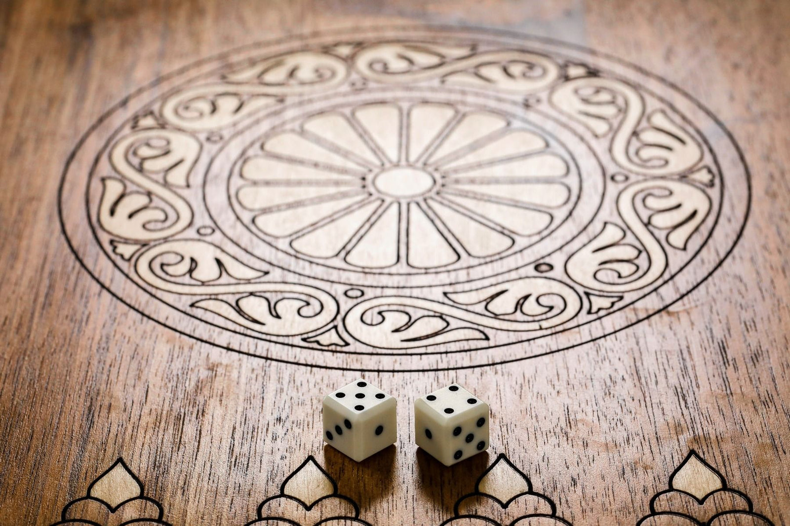 Backgammon Board - $100 Bill Edition - Unumperfectus