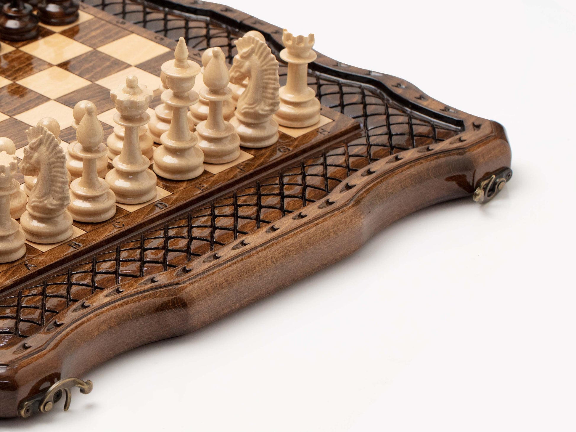 Wooden Chess Set with Contour Outline - Unumperfectus