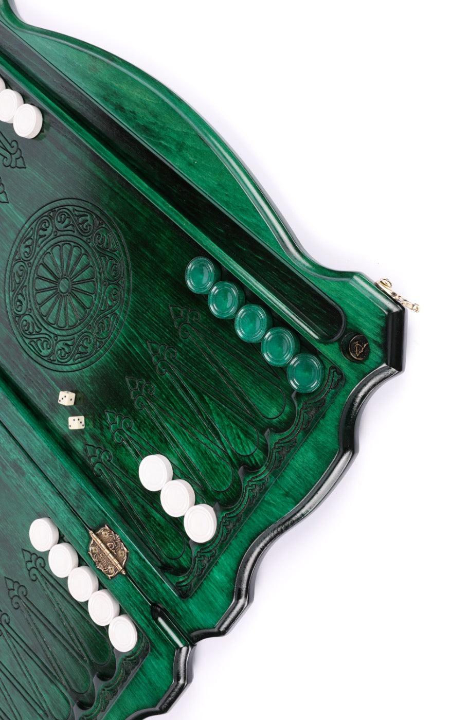 White and green checkers on the points of the open board beside the wheel ornament