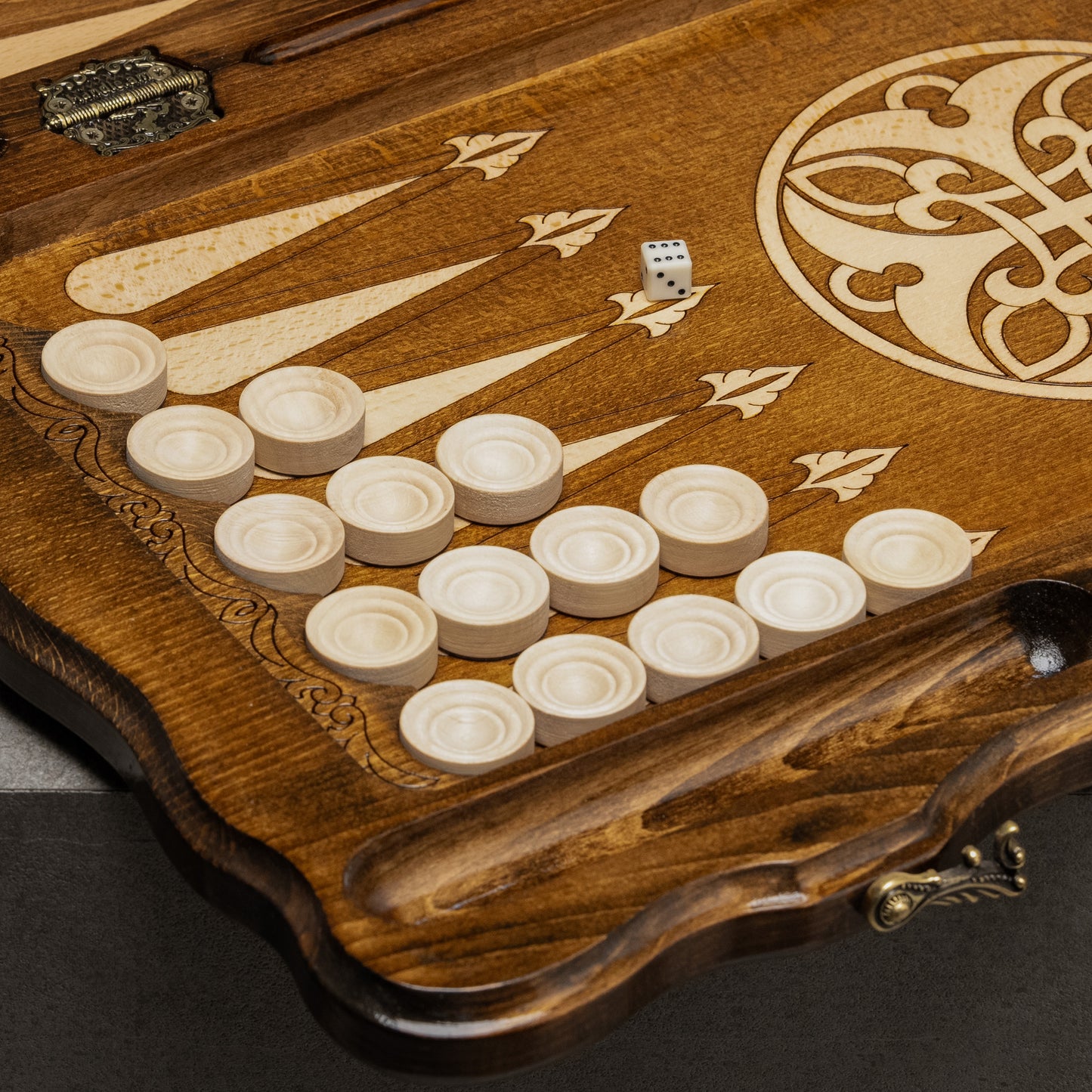 Luxury Backgammon Set – Ornate Design with Bronze Details - Unumperfectus