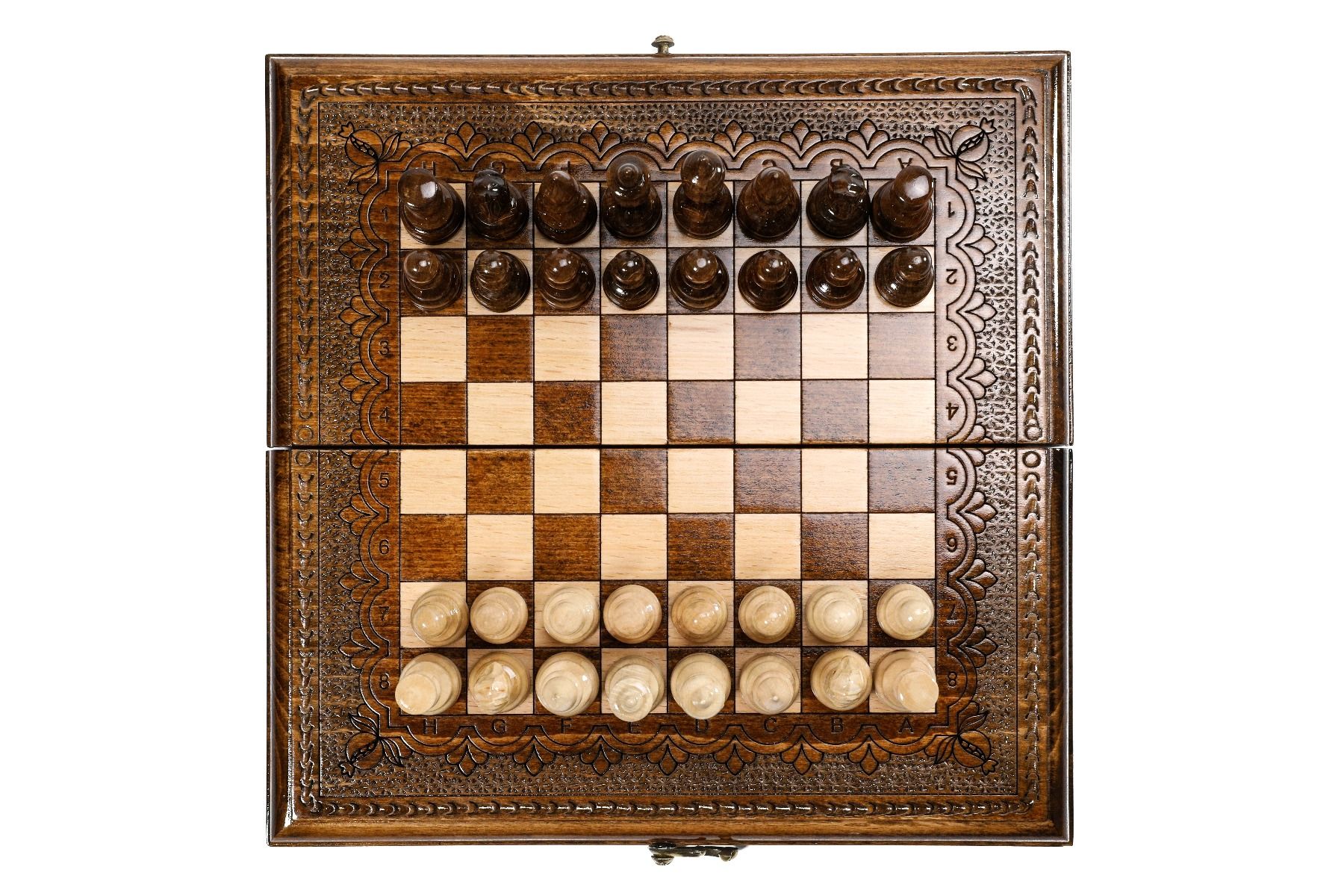 Close-up of the precise solid wood finish on this classic 2-in-1 chess and backgammon set.
