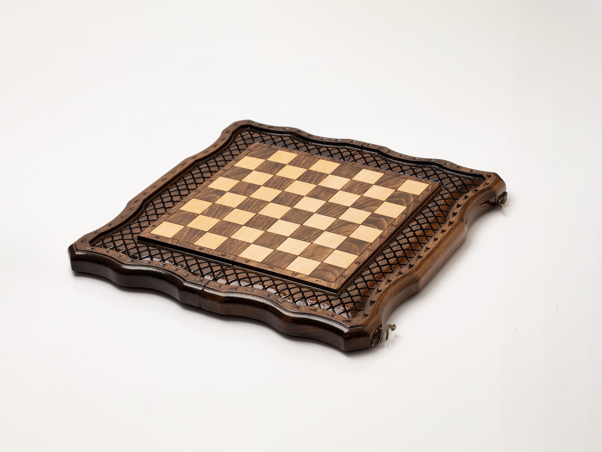 Wooden Chess Set with Contour Outline - Unumperfectus
