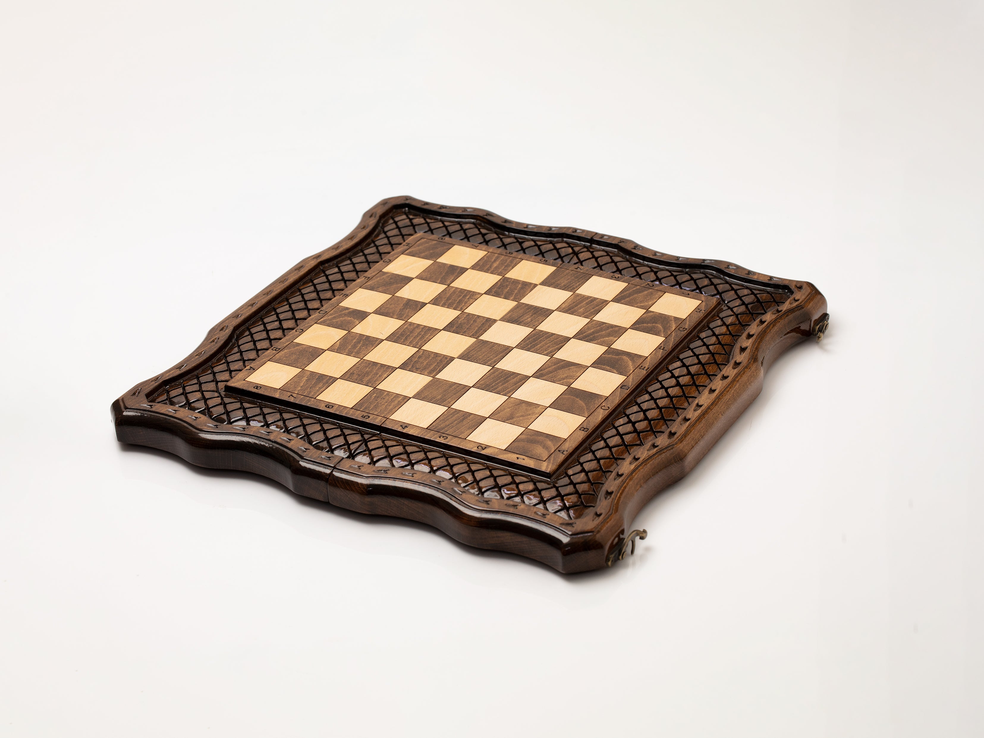 Wooden Chess Set with Contour Outline - Unumperfectus