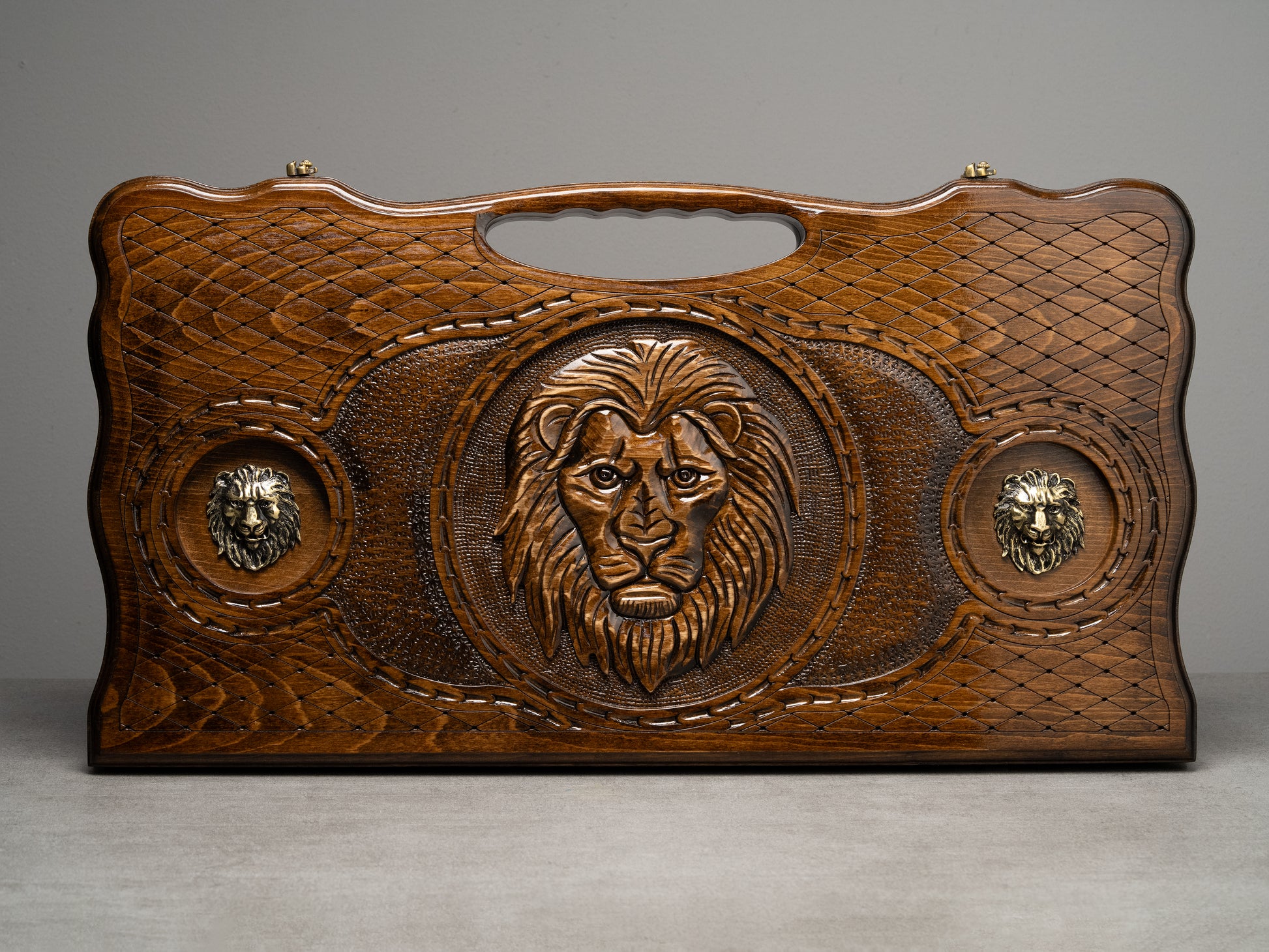 Luxury Backgammon Set – Majestic Lion Design with Bronze Details - Unumperfectus