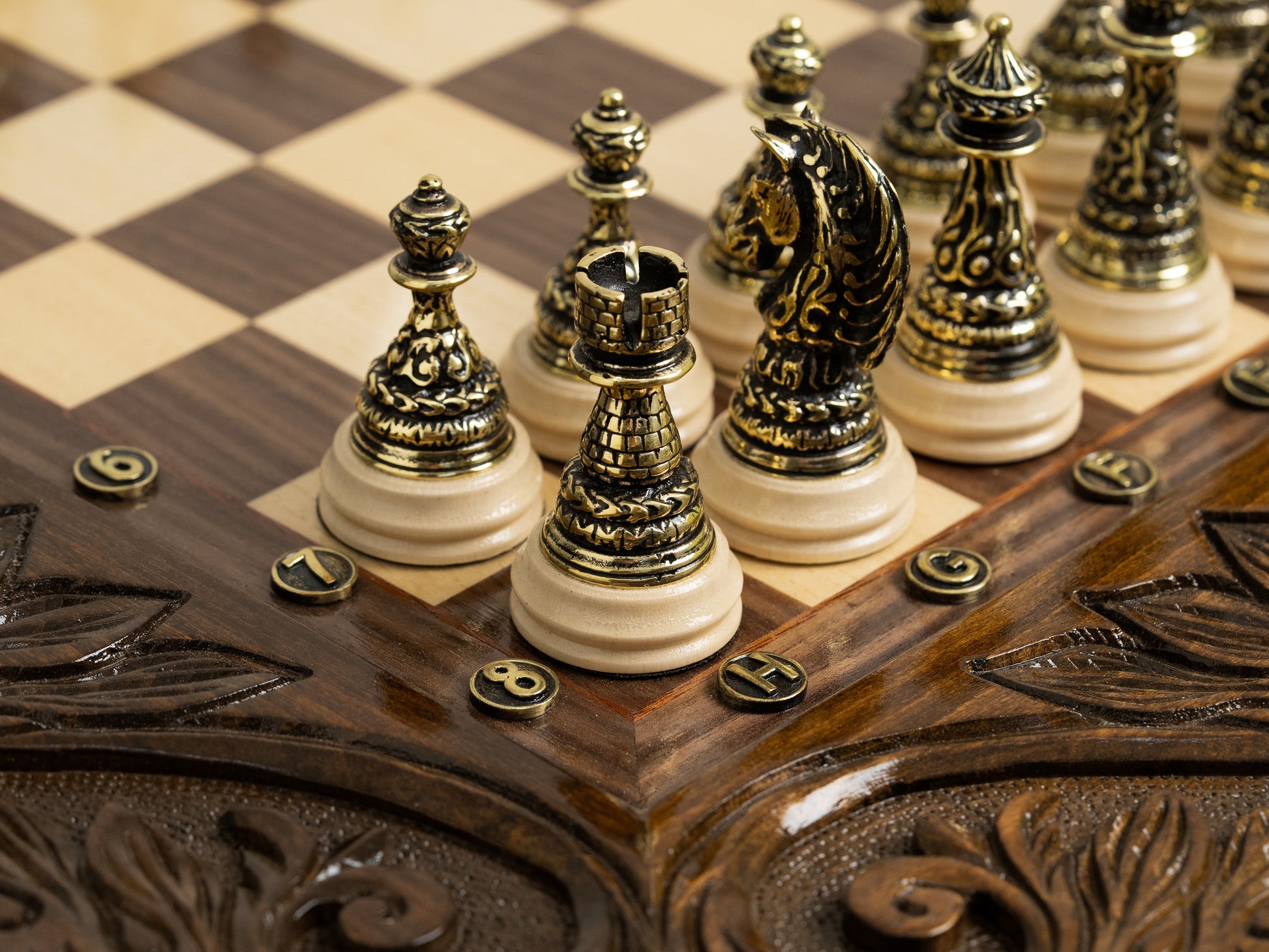 Luxurious Chess Table - Lion - Unumperfectus