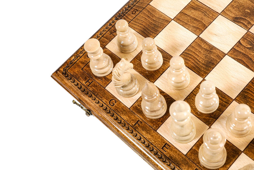 Luxury Hand-Carved Classic Wooden Chess Set - Unumperfectus