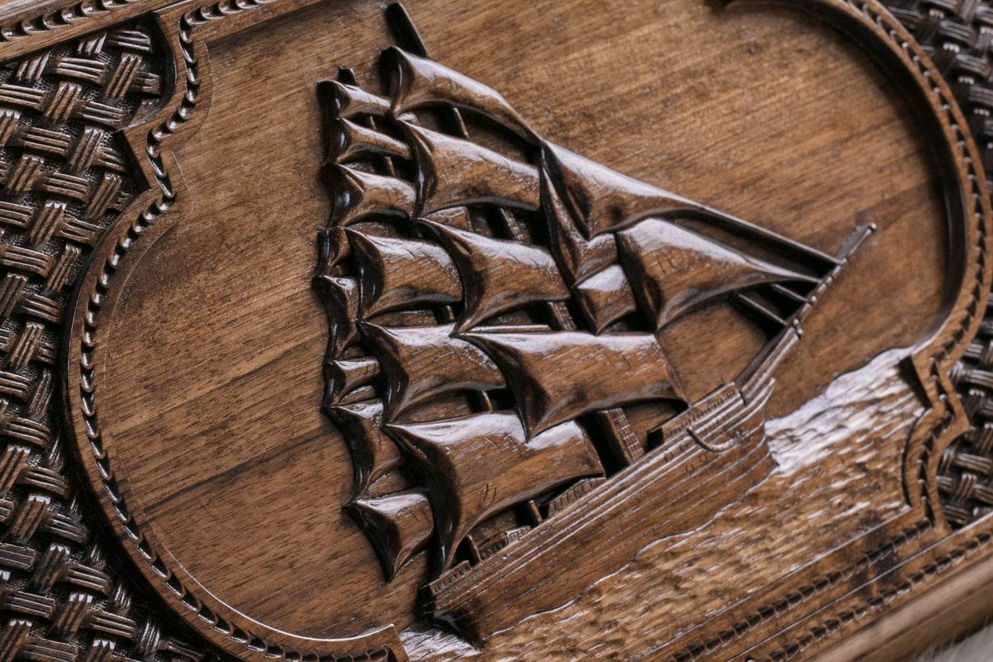 Handmade Walnut Wood Backgammon Set – Carved Sailboat Design