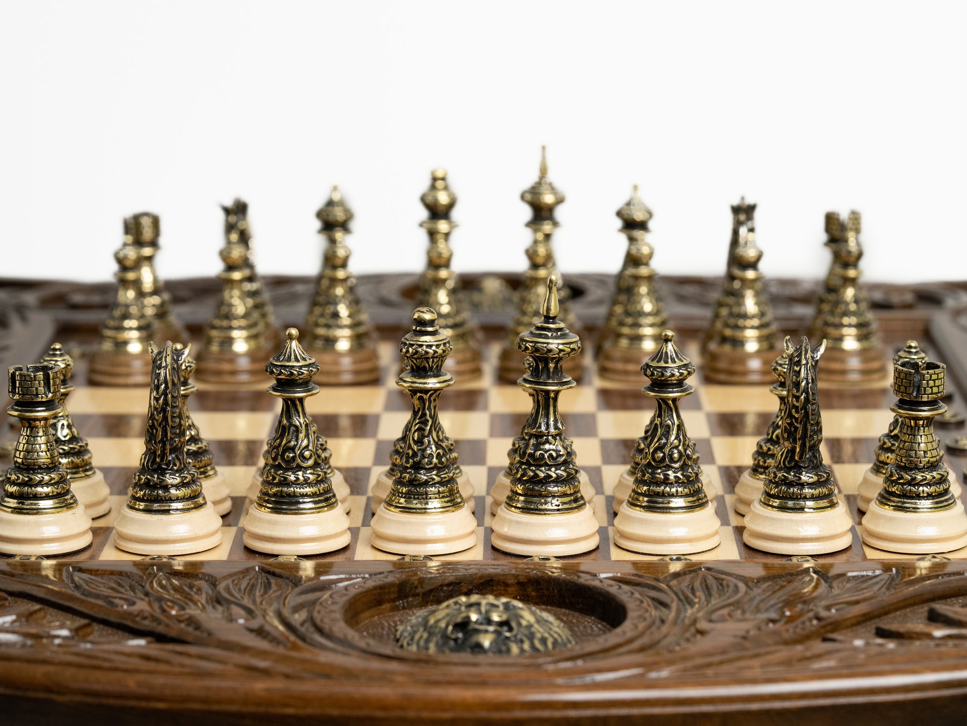 Luxurious Chess Table - Lion - Unumperfectus