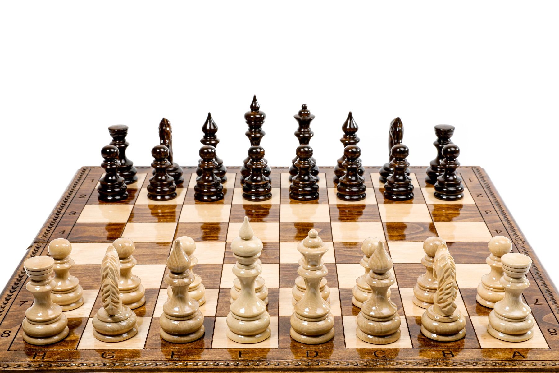 Luxury Hand-Carved Classic Wooden Chess Set - Unumperfectus
